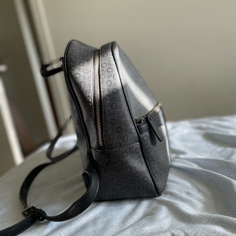 Guess backpack purse - Picture 2 of 4